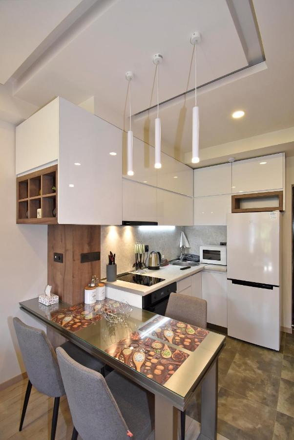 Home4You Apartments On Koghbatsi Erevan Esterno foto